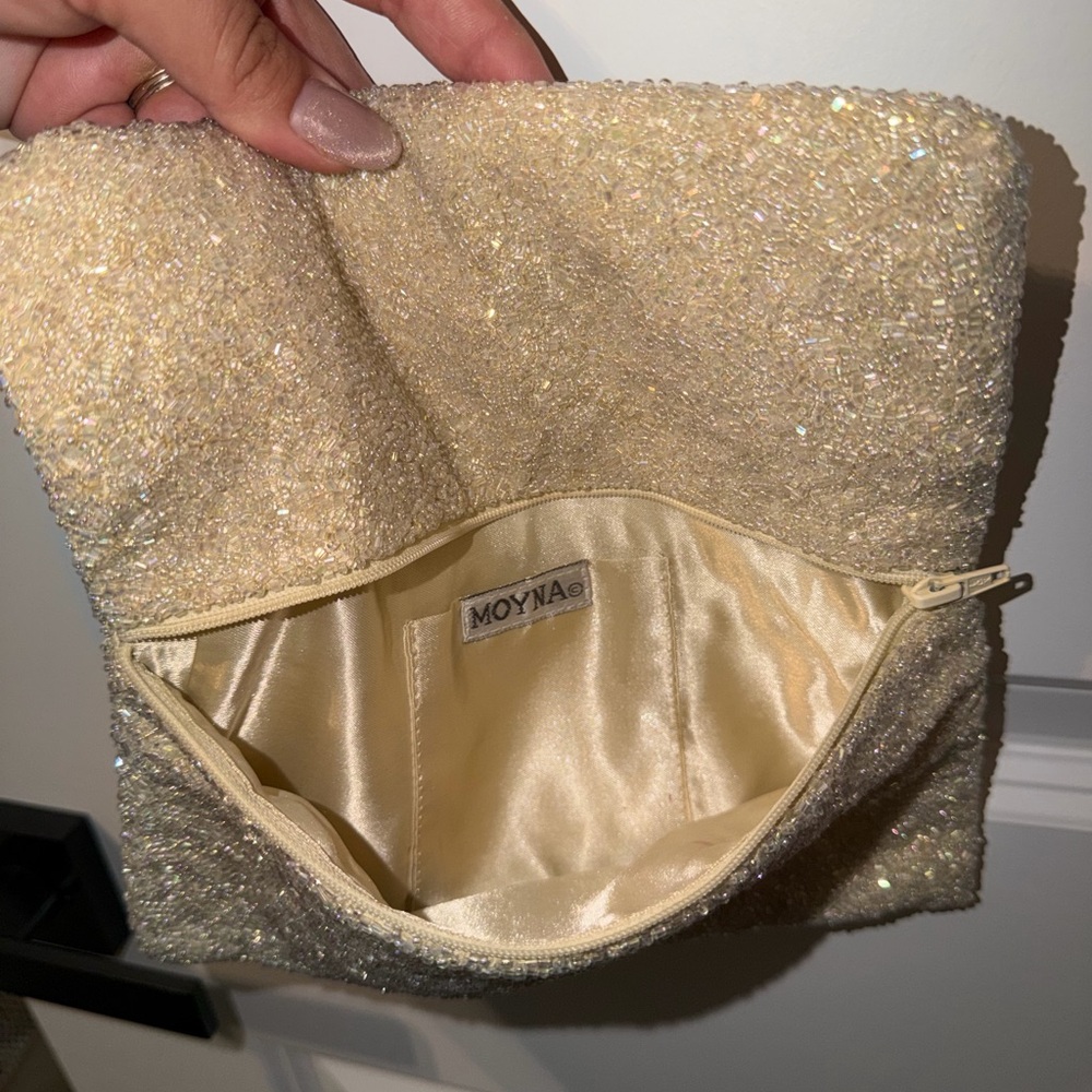 Moyna Glitter Lip & Lash Clutch Bag in Champagne - Picture 3 of 3